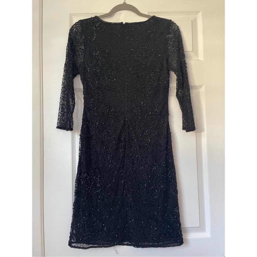 PIZARRO NIGHTS Beaded V-neck Cocktail Dress
Size 4 - Picture 9 of 9